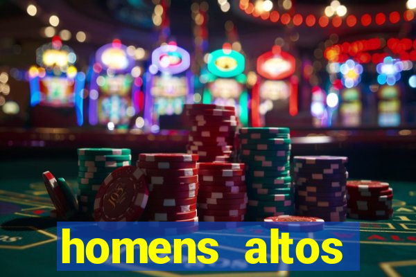 homens altos sarados pelados