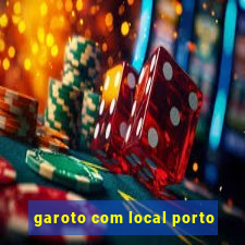 garoto com local porto